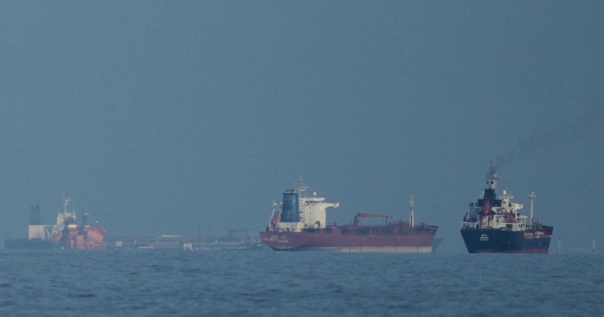 Εντολή Τραμπ στο Ναυτικό των ΗΠΑ: Χτυπήστε κάθε πλοίο που ναρκοθετεί τα Στενά του Ορμούζ